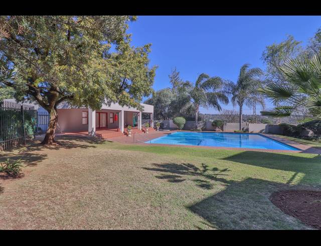 2 BEDROOM TOWNHOUSE FOR SALE IN MARAIS STEYN PARK
